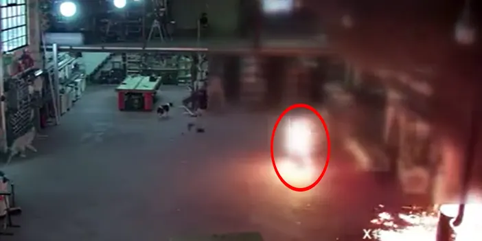 Atölyede dehşet anları kamerada! Sobayı tinerle tutuşturmak istedi