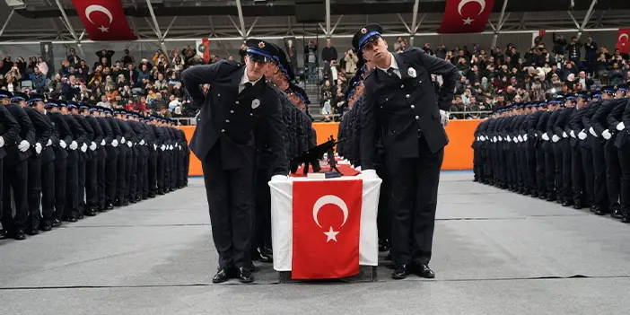 Bayburt'ta mezuniyet törenine evlilik teklifleri damga vurdu! 