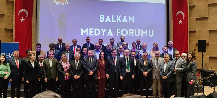 izmirde-turk-balkan-medya-forumu-dogru-bilgiyi-hizli-sekilde-ulastirmamiz-lazim.webp