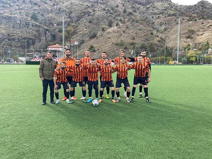 gumushaneden-mahalle-takim-arkadaslari-kendi-futbol-kuluplerini-kurdu-006.webp