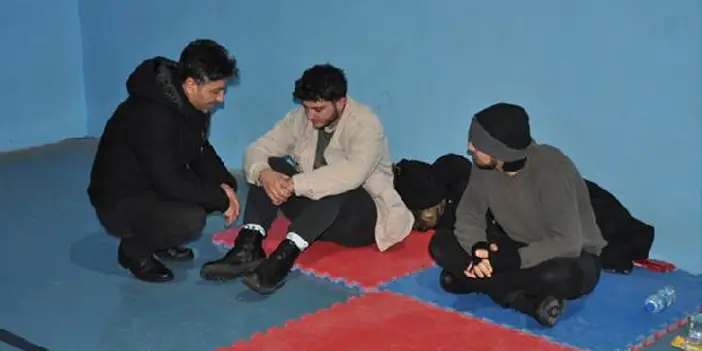 Gümüşhane'de depremi hisseden öğrenciler spor salonunda sabahladı