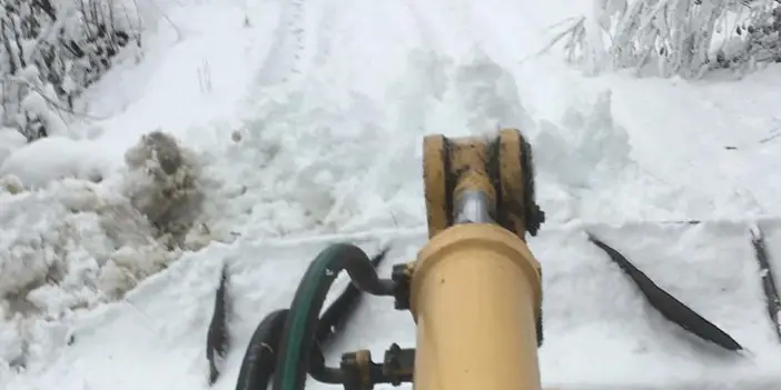 Komşu ilde  yoğun kar yağışı! 64 köy yolu ulaşıma kapandı