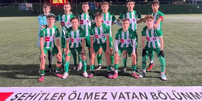 Trabzon’daki futbol müsabakasında anlamlı hareket! “Şehitler Ölmez Vatan Bölünmez” 