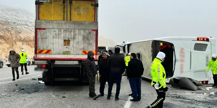 Malatya'da trafik kazası! Yolcu otobüsü devrildi! Ölü ve yaralılar var