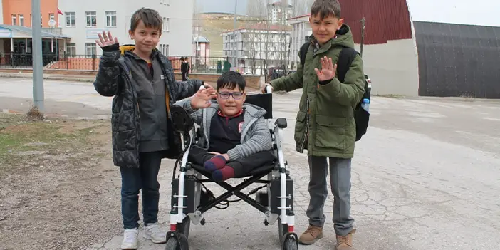 Bayburt'ta küçük kahramanlar her gün arkadaşlarına destek oluyor!