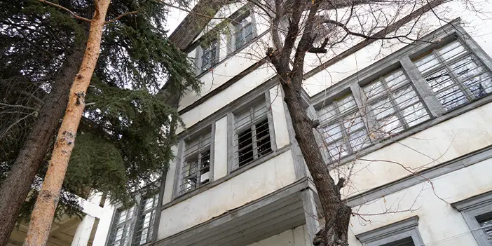 Gümüşhane'de asırlık konakta yaşayan kardeşler tarihi ayakta tutuyor