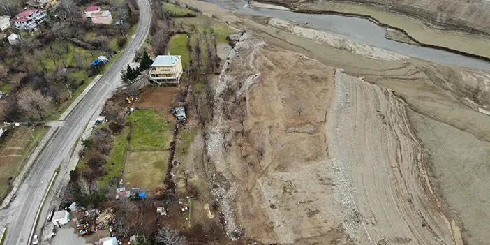 Gümüşhane'de baraj atılan çöpler mahalle sakinlerinin kabusu! 