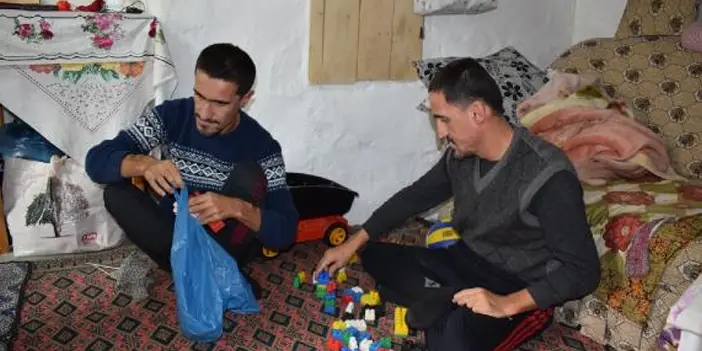 Gümüşhane'de bir annenin sevgi yolu! Ömrünü engelli oğullarına adadı