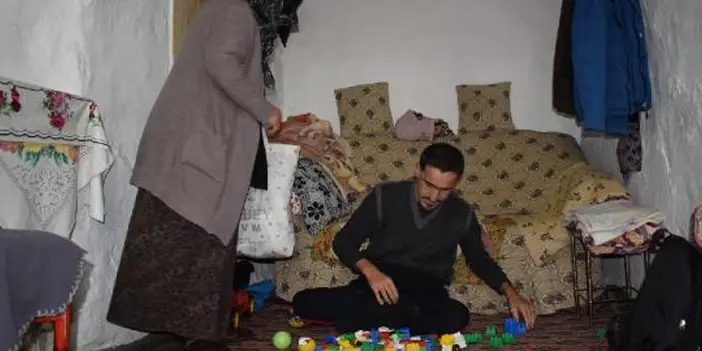 Gümüşhane'de bir annenin sevgi yolu! Ömrünü engelli oğullarına adadı