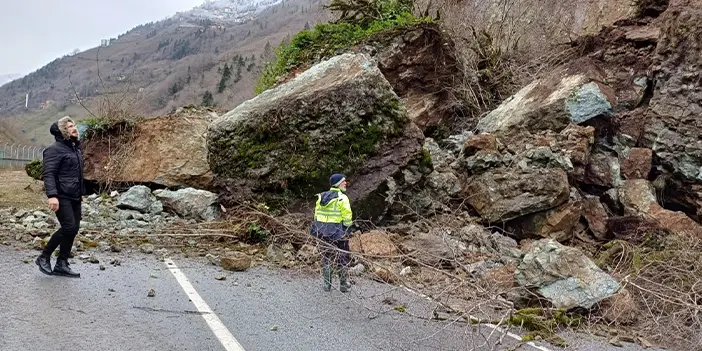 Trabzon'da heyelan! Santa Yolu ulaşıma kapandı