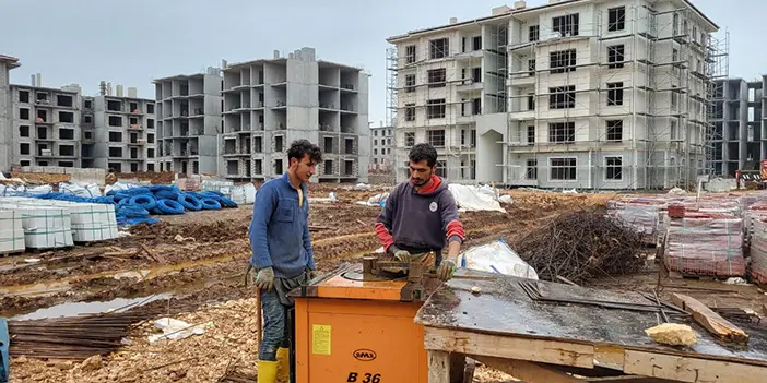 Trabzon'dan gitti! Gece gündüz depremzedelerin konutları için çalışıyor 