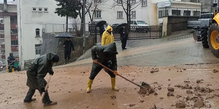 Bölgemizde şiddetli yağış etkisini gösterdi! Taşkın ve heyelanlar yaşandı