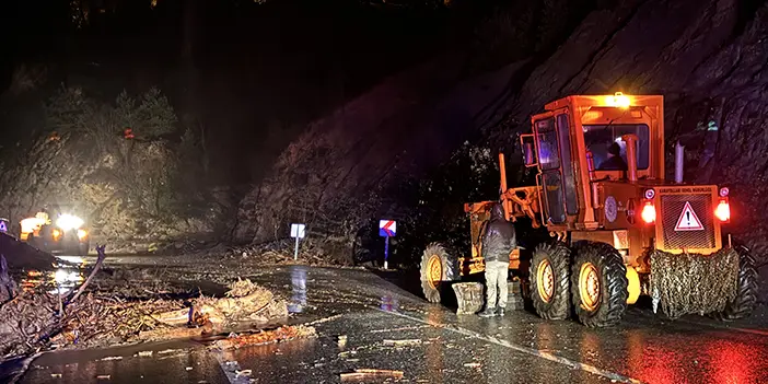 Artvin'de dere taştı! Vatandaşlar camide mahsur kaldı