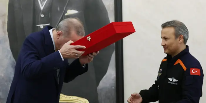 Cumhurbaşkanı Erdoğan'dan Alper Gezeravcı'ya: "Nasıl yukarıya çıktın?"