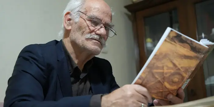 Bayburt'ta oğluyla aynı sıraları paylaşıyor! Hem okuyor hem kitap yazıyor