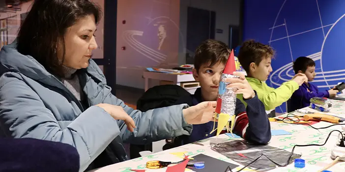 Trabzon'da açılan Özdemir Bayraktar Bilim Merkezi 80 öğrenciye eğitim verecek