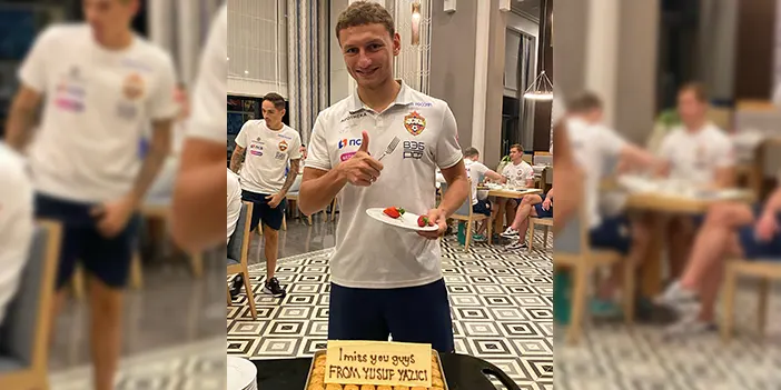 Yusuf Yazıcı'dan eski takımına jest! Futbolculara bakın ne gönderdi