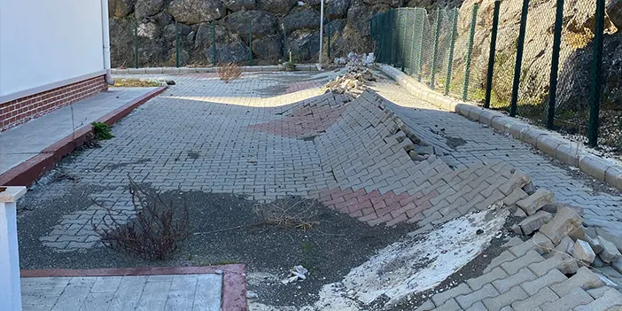 Samsun'da yeni yapılan okulda deprem görmüş gibi hasar oluştu