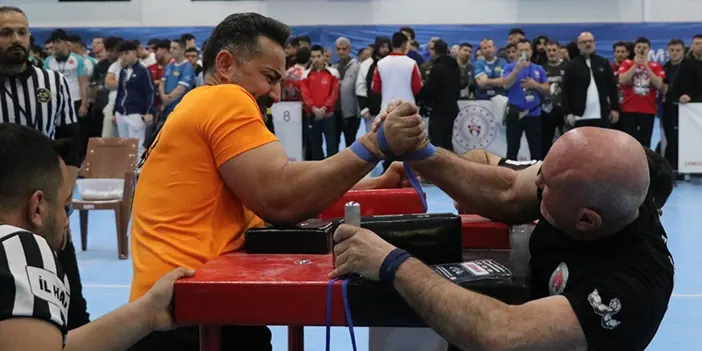 Türkiye Bilek Güreşi Şampiyonası heyecanı Samsun'da devam diyor
