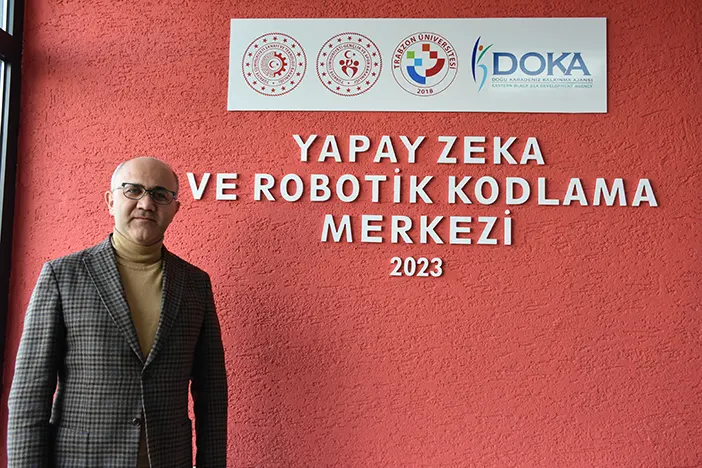 trabzon-universitesi-yapay-zeka-ve-robotik-kodlama-merkezi-alti-ayda-320-katilimciyi-egitti-001.webp