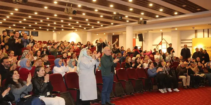 Akçaabat'ta "En Büyük Haber" oyunu seyirciyle buluştu