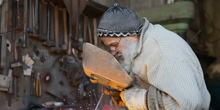 55 yıldır kaynak ustalığı yapıyor! Yeni ustalar yetiştirecek