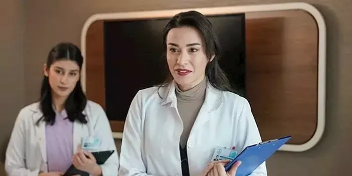 Bahar dizisi Rengin Kimdir? Ecem Özkaya kimdir? Bahar dizisi Rengin kimdir? 