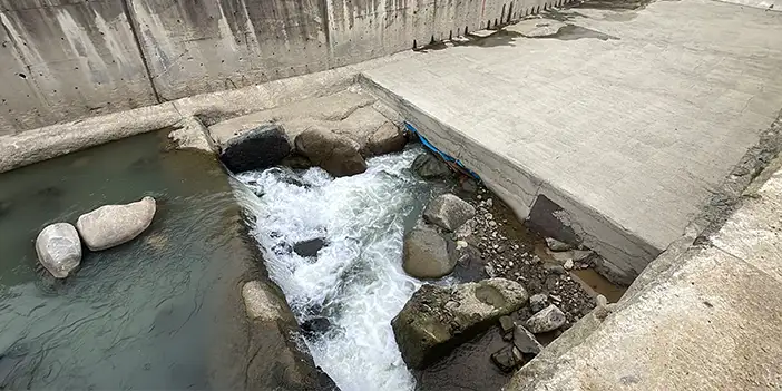 Sürekli taşan deredeki çalışma tepkilere neden oldu! "İşi kestirip atmak..."