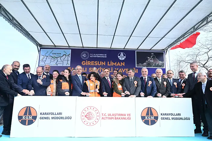 bakan-abdulkadir-uraloglu-acikladi-hizli-tren-karadenize-geliyor-002.webp
