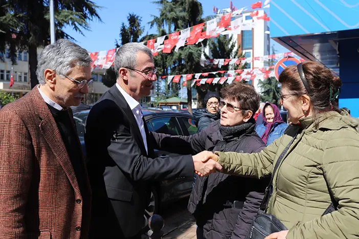 chp-trabzon-buyuksehir-belediye-baskan-adayi-hasan-suha-saral-karadeniz-kaya-deniz-olmasin-002.webp