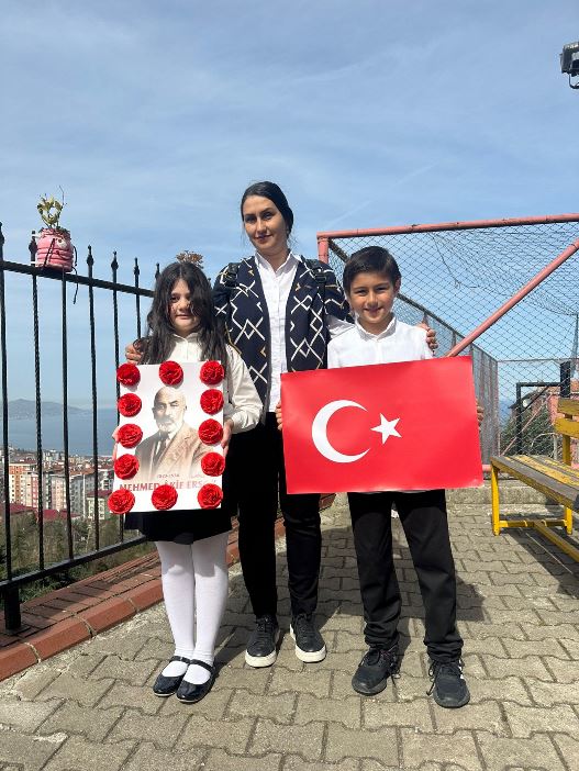 trabzon-soguksu-istiklal-ilkokulundan-anlamli-program-istiklal-marsi-ve-mehmet-akif-ersoy-001.jpeg