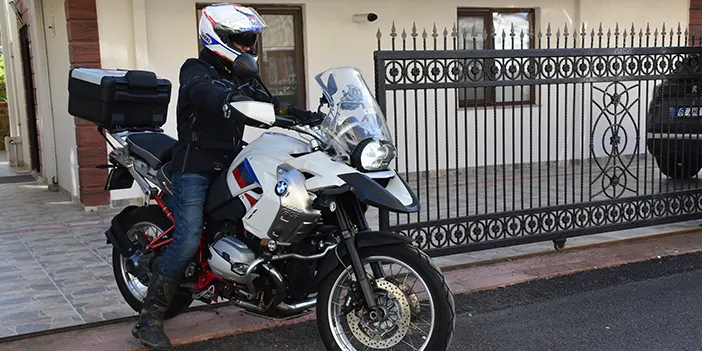 Motosiklet tutkunu KTÜ'lü Profesör 20'den fazla ülke gezdi