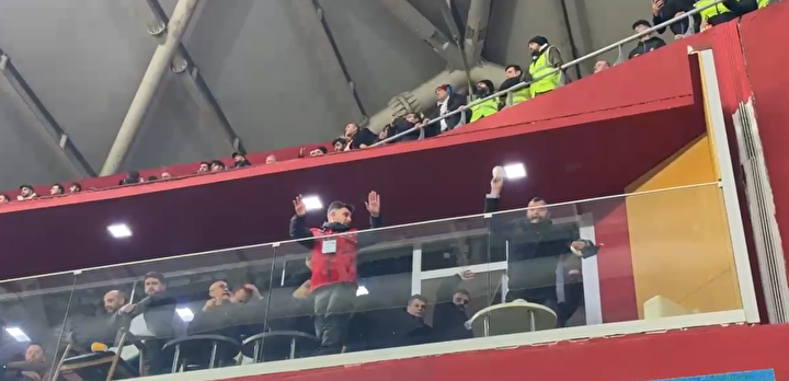 trabzonspor-taraftarlarina-cam-bardak-ve-kulluk-firlatmisti-kim-oldugu-ortaya-cikti.png