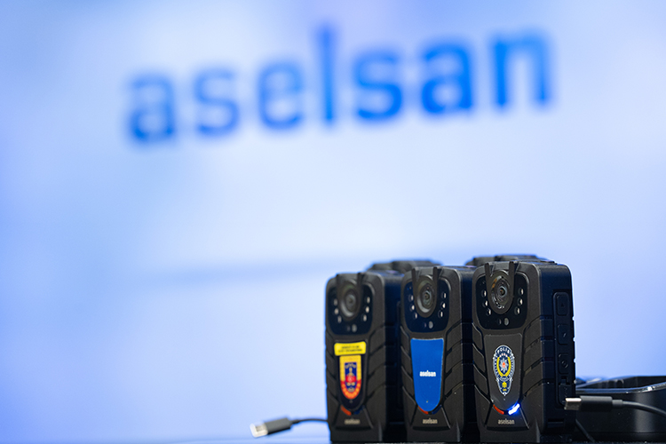 aselsandan-guvenlik-guclerine-yuksek-teknoloji-destek-odakan-yaka-kamerasi.jpg