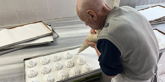 Trabzon'un son kaymaklı ustası 67 yıldır bu işi yapıyor