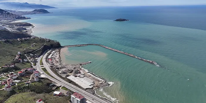 Türkiye'nin en büyük balıkçı barınağının inşaatı sürüyor! 