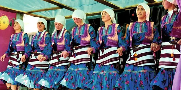 Trabzon'un geleneksel kıyafetleri nelerdir? Trabzon'un Kültürel Mirası: Müzik, Dans ve Geleneksel Sanatlar