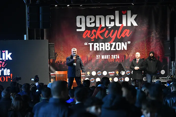 ak-parti-trabzon-buyuksehir-belediye-baskan-adayi-ahmet-metin-genc-trabzonu-adim-adim-geziyor-003.webp