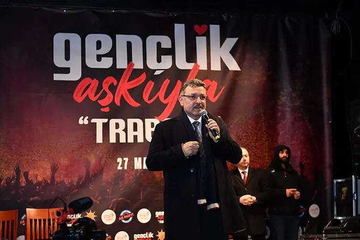 ak-parti-trabzon-buyuksehir-belediye-baskan-adayi-ahmet-metin-genc-trabzonu-adim-adim-geziyor-012.webp