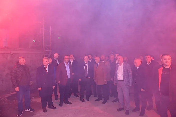 ak-parti-trabzon-buyuksehir-belediye-baskan-adayi-ahmet-metin-genc-trabzonu-adim-adim-geziyor-014.webp