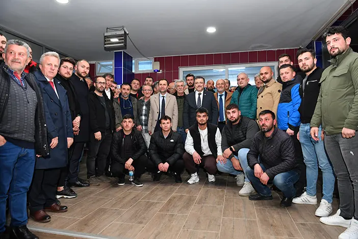 ak-parti-trabzon-buyuksehir-belediye-baskan-adayi-ahmet-metin-genc-trabzonu-adim-adim-geziyor-019.webp