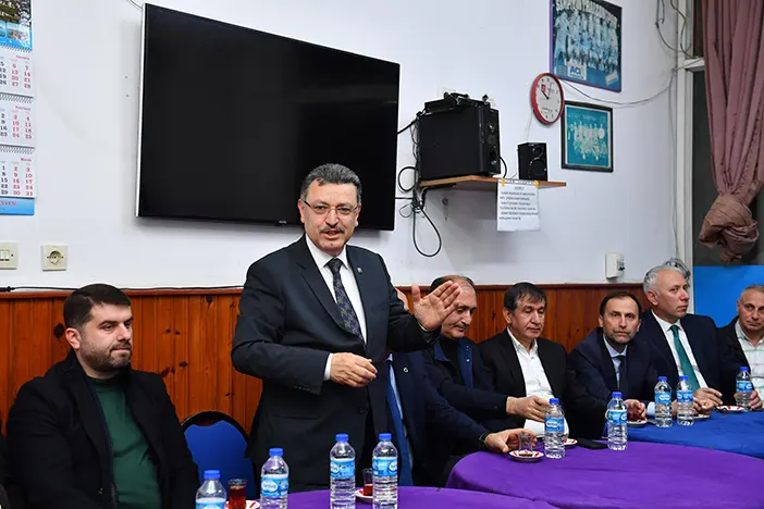 ak-parti-trabzon-buyuksehir-belediye-baskan-adayi-ahmet-metin-genc-trabzonu-adim-adim-geziyor-022.webp