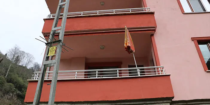 Bu köyde vatandaşların başı elektrik direği ile dertte