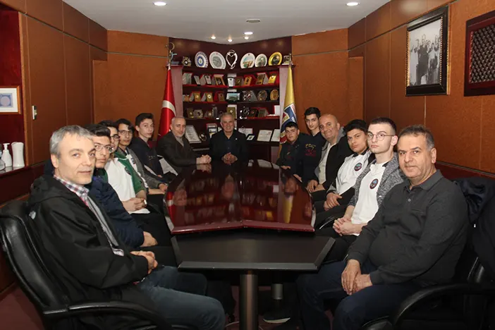trabzonda-basarili-ogrenciler-borsayi-ziyaret-etti.webp