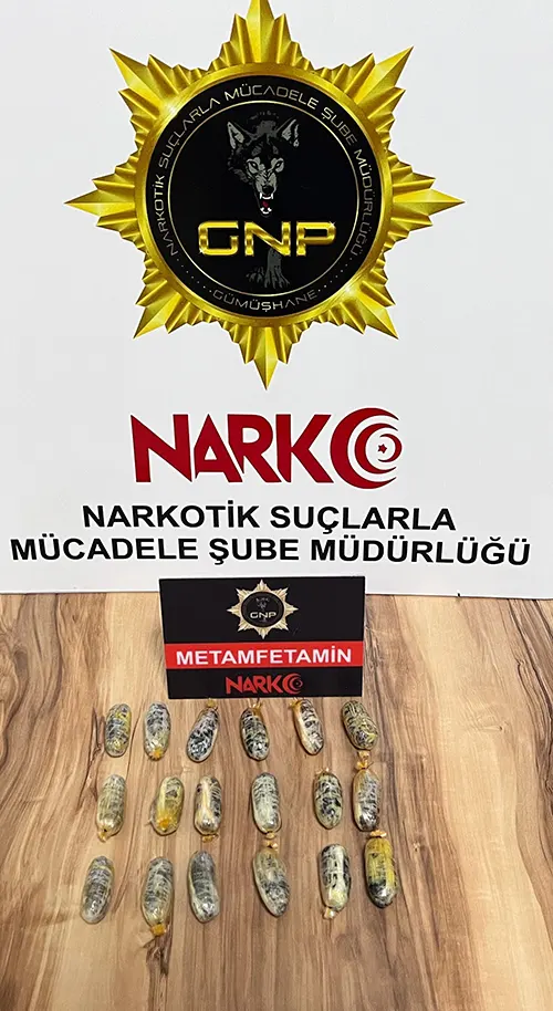 gumushanede-ilginc-olay-uyusturucu-kuryesinin-midesinden-18-kapsul-cikti.webp