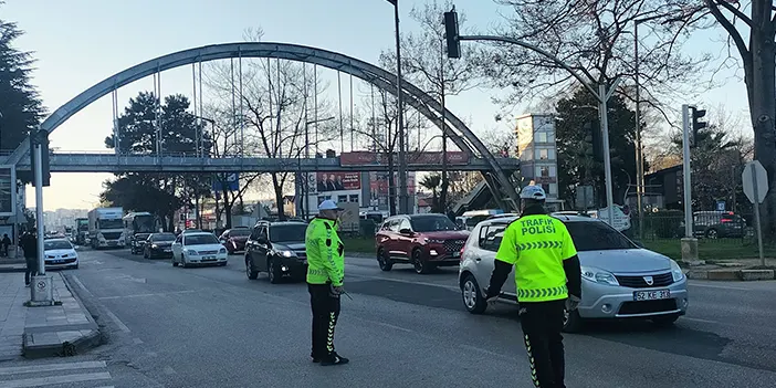 Karadeniz Sahil Yolu'nun Ordu güzergâhında trafik yoğunluğu