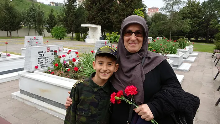 orduda-sehit-yakinlarindan-mezar-ziyareti-uzuntu-ve-gurur-007.webp