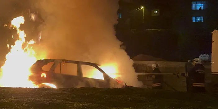 Trabzon'da otomobil dakikalar içinde kül oldu