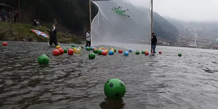 Uzungöl'de HES protestosu! "Trabzonspor kendi kalesine gol atmıştır!"