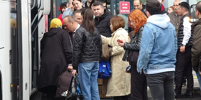 Bayram tatilinin son günü Trabzon Şehirlerarası Otobüs Terminali'nde yoğunluk